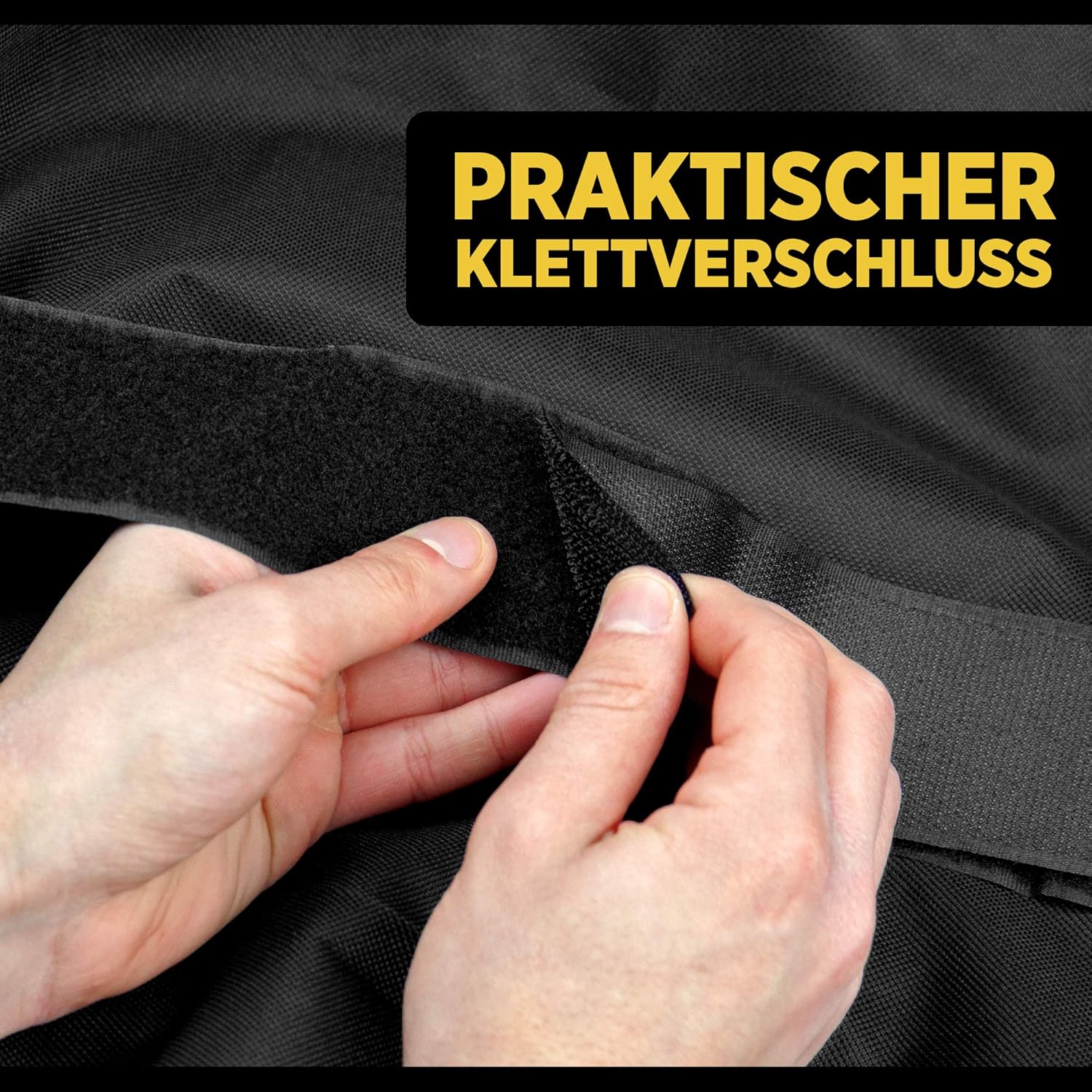 schwarze-grillabdeckung-schutzhuelle-praktischer-klettverschluss-ambiente