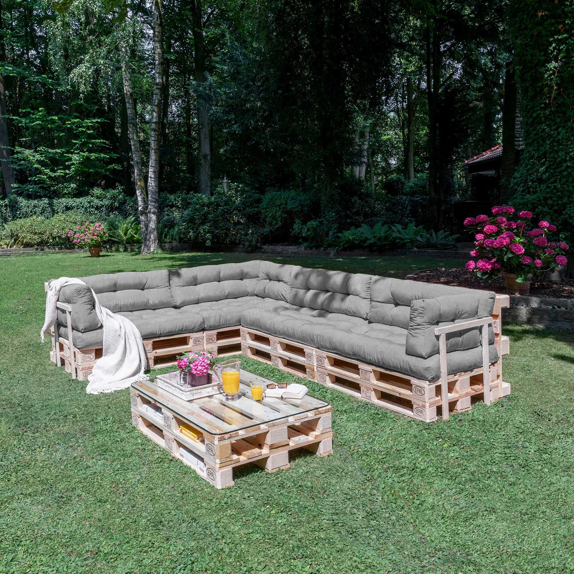 Hellgraues Europaletten Kissen-Set mit Sitz- und Rückenkissen für Outdoor-Palettenmöbel